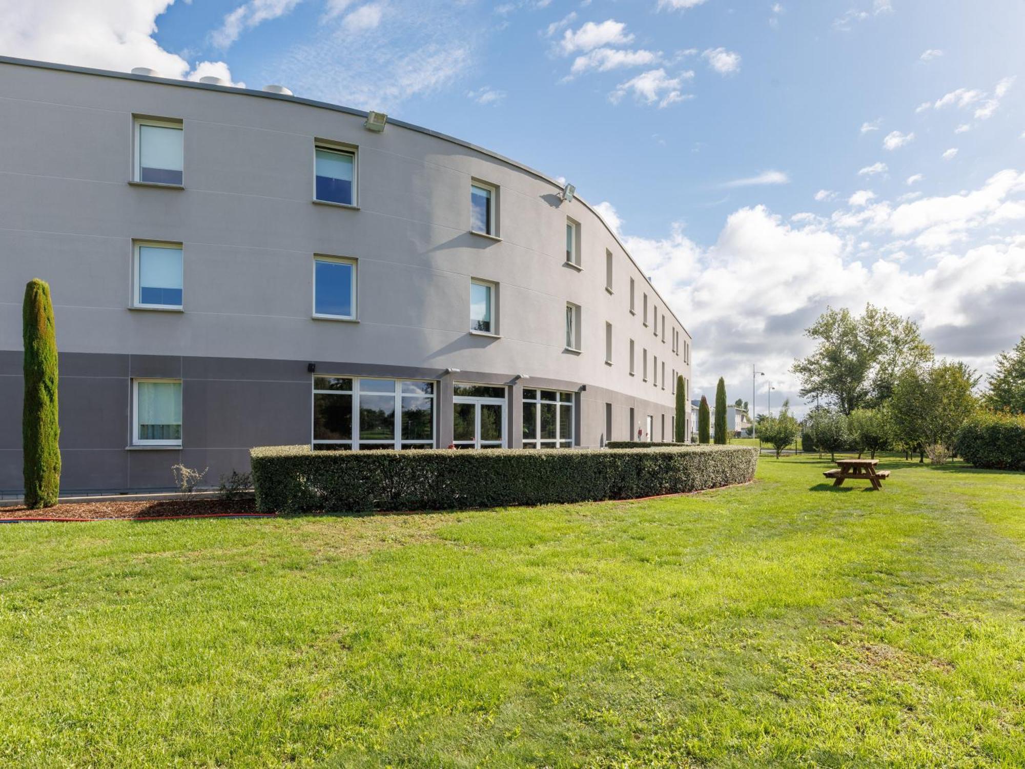 B&B Hôtel Clermont-Ferrand Nord Riom Exterior foto